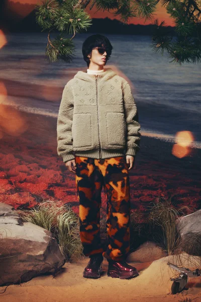 Look 16